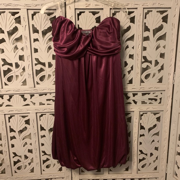 TWENTY ONE! CUTE SILKY PLUM PURPLE STRAPLESS STRETCHY FLOWY FORMAL MINI DRESS - Picture 4 of 8